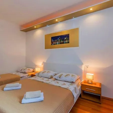 Violet Sea Breeze Apartment Split Exterior photo